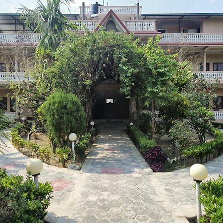 Hotel Tree Tops Sauraha Exterior foto