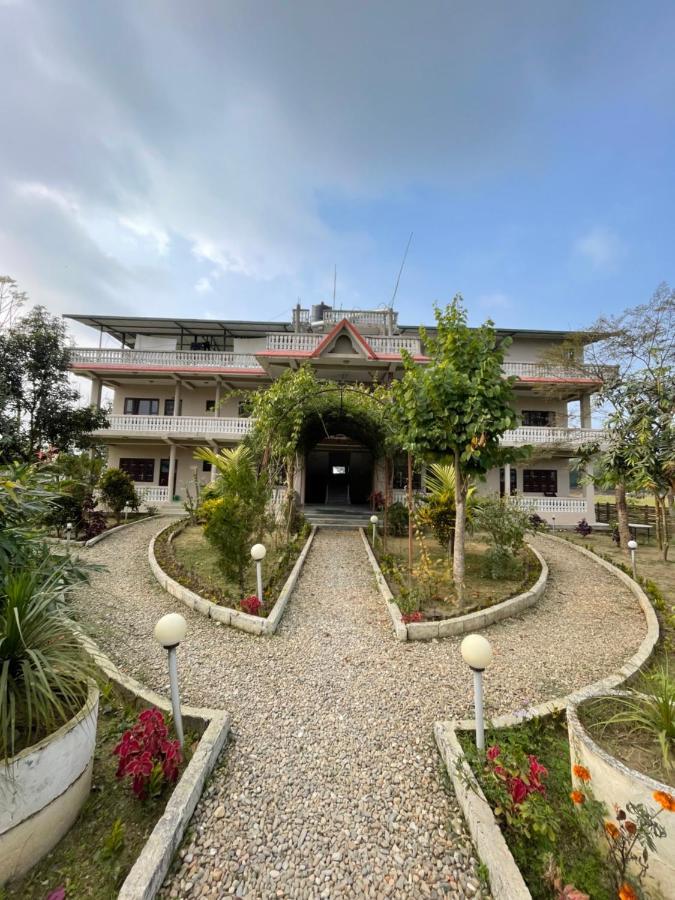 Hotel Tree Tops Sauraha Exterior foto