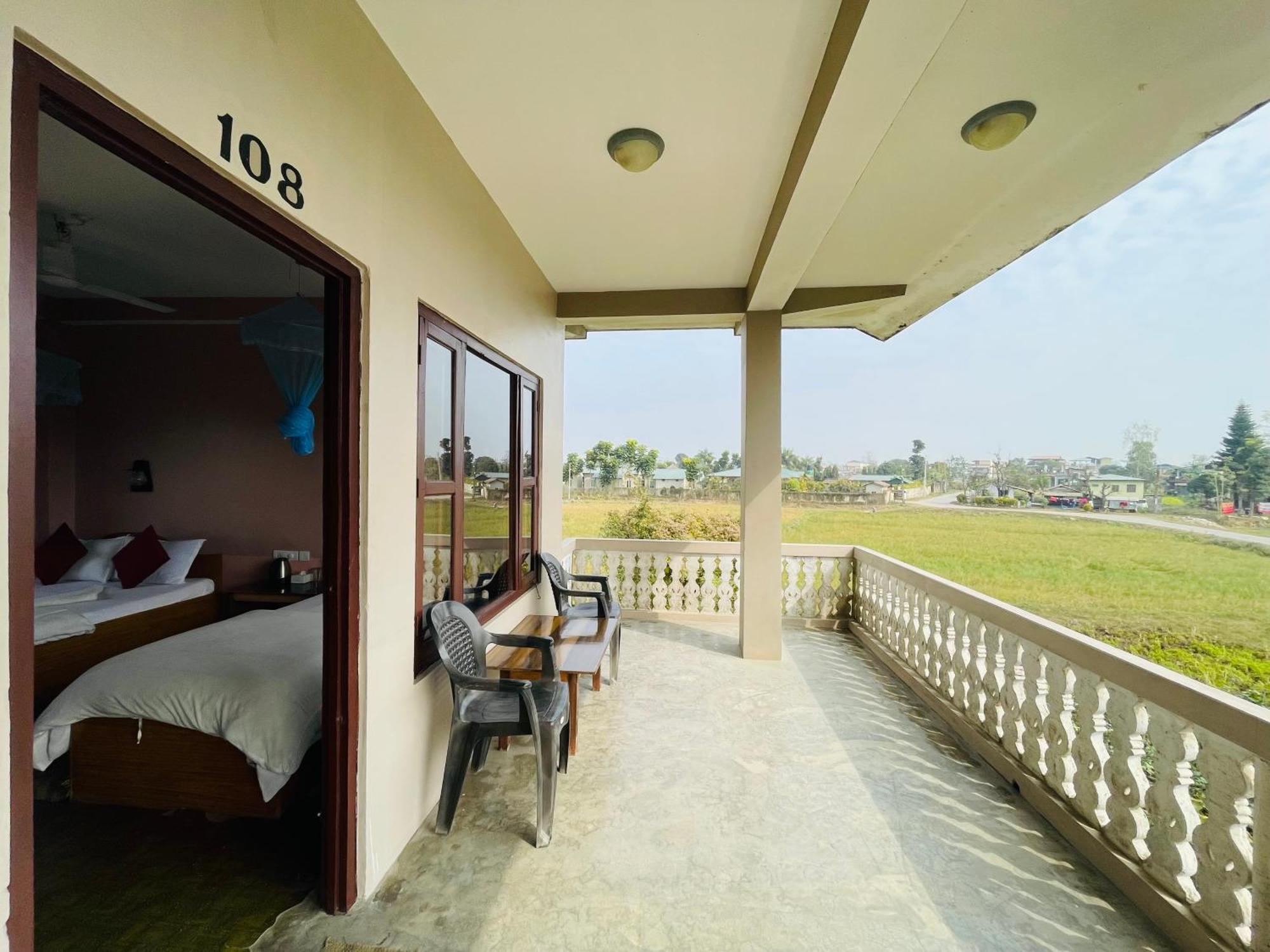 Hotel Tree Tops Sauraha Exterior foto