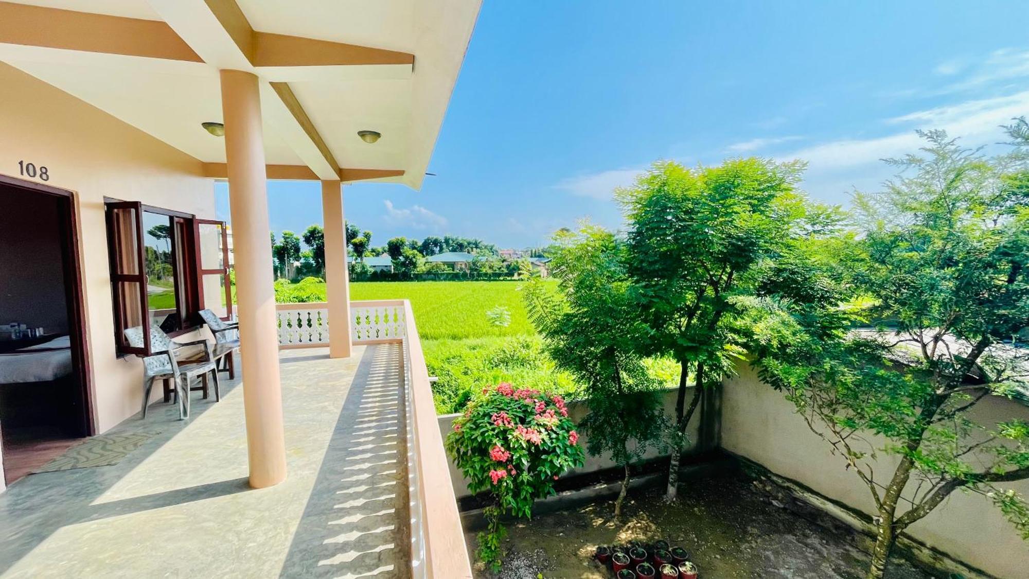Hotel Tree Tops Sauraha Exterior foto