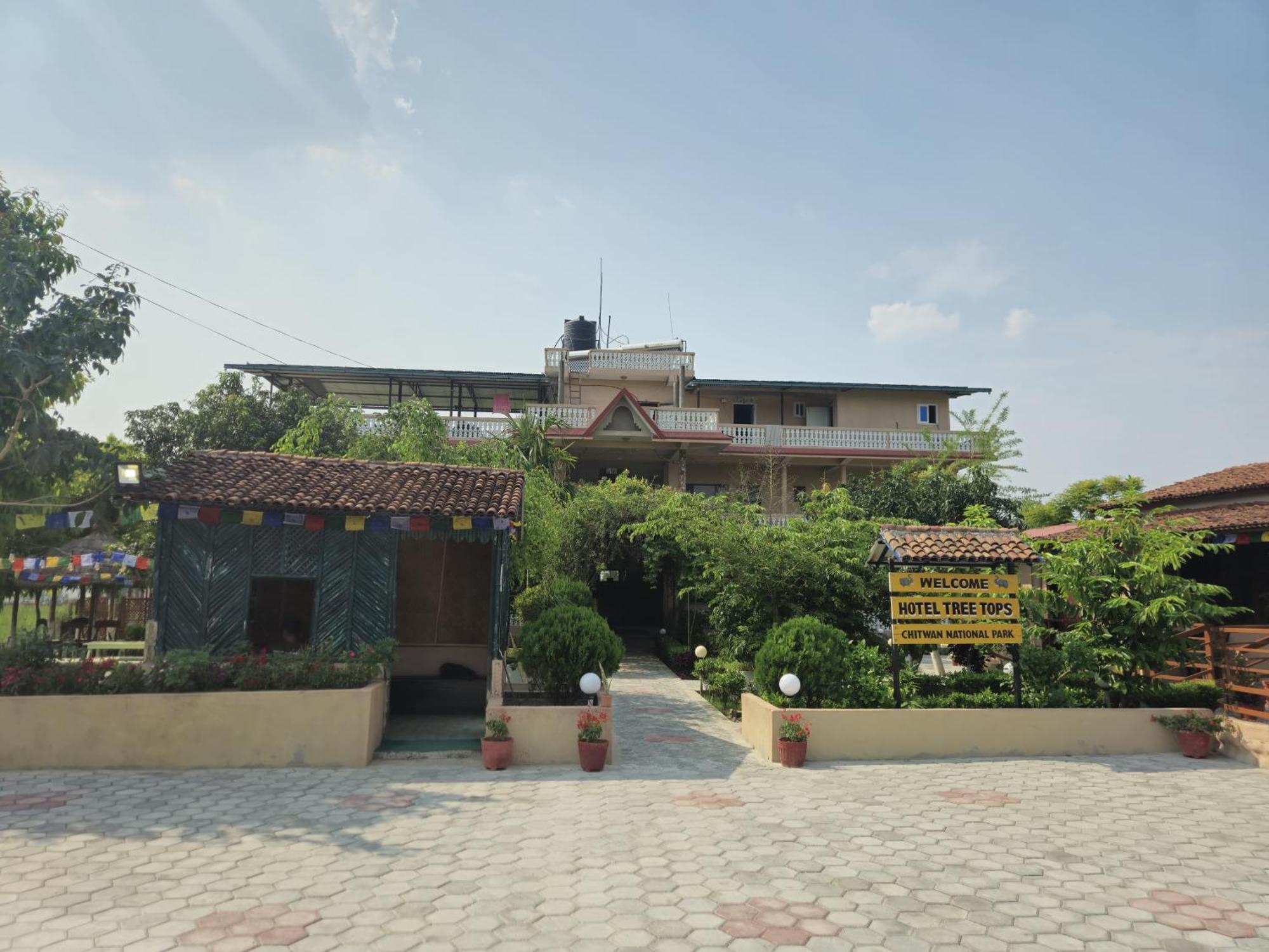 Hotel Tree Tops Sauraha Exterior foto